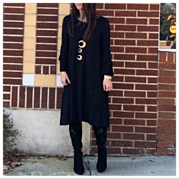 ✨LAST ONE✨Black bell sleeve loose fit dress - Picture 4 of 8